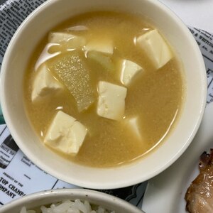 キャベツと豆腐と大根の味噌汁
